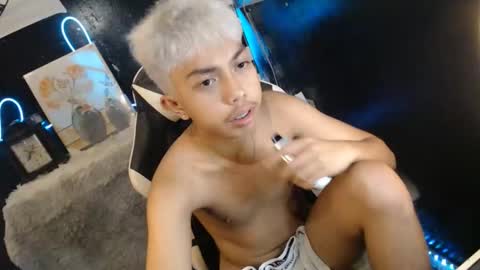 Snapshot of itsyourcummerboy_xx chatting on 05-18-26, 08:14 Kyle online show from 05-18-26, 08:14
