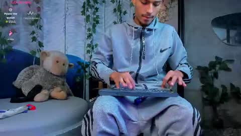 Snapshot of itszairen chatting on 07-17-26, 04:08 itszairen online show from 07-17-26, 04:08