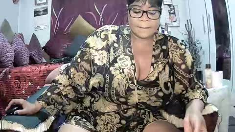 itumeleng74 online show from 11-02-25, 07:27