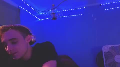 itzd123 online show from 04-12-26, 11:48