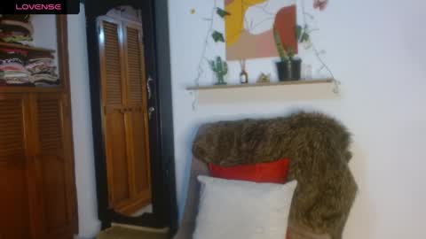 Snapshot of ivanna_dl chatting on 05-25-26, 01:11 Ivanna online show from 05-25-26, 01:11