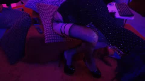 yves online show from 11-25-25, 12:32