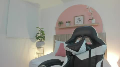 I V E T T E online show from 05-20-26, 08:04