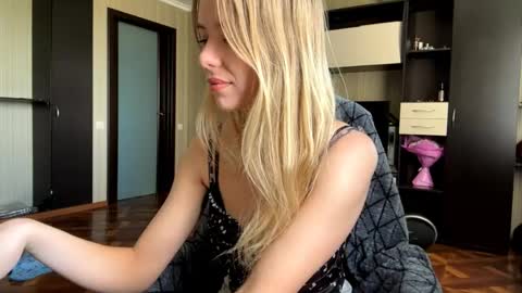 Snapshot of iveydiefendorf chatting on 06-05-26, 07:14 Scarlett online show from 06-05-26, 07:14