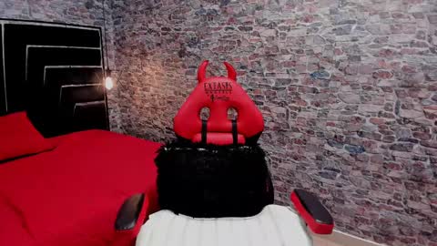 Snapshot of ivisbouncyass chatting on 02-08-25, 03:21 Ivis online show from 02-08-25, 03:21