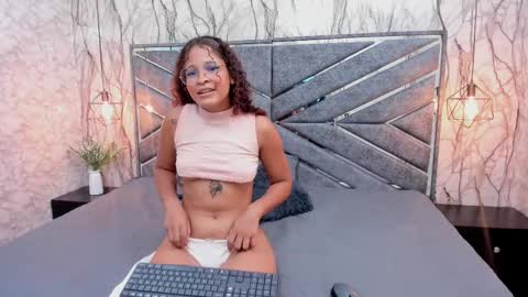 Snapshot of ivisbouncyass chatting on 02-16-25, 02:43 Ivis online show from 02-16-25, 02:43