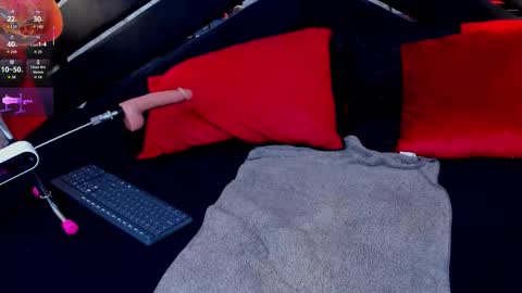 Snapshot of ivisbouncyass chatting on 10-24-25, 01:18 Ivis online show from 10-24-25, 01:18