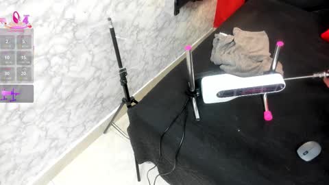 Snapshot of ivisbouncyass chatting on 11-13-25, 12:04 Ivis online show from 11-13-25, 12:04