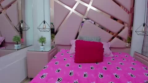 Snapshot of ivonjanice chatting on 09-17-25, 01:35 IvonJanice online show from 09-17-25, 01:35
