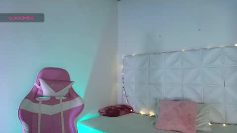 Snapshot of ivonnygoldie chatting on 04-27-26, 09:13 Ivonny online show from 04-27-26, 09:13