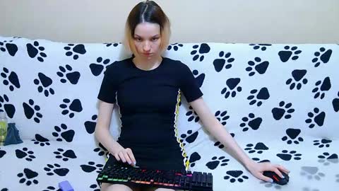 Snapshot of ivy__lester chatting on 05-02-26, 05:56 Ivy and Lester online show from 05-02-26, 05:56