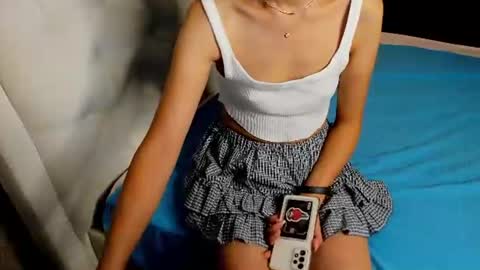 Snapshot of ivy__ross chatting on 06-15-26, 10:45 Ivy online show from 06-15-26, 10:45