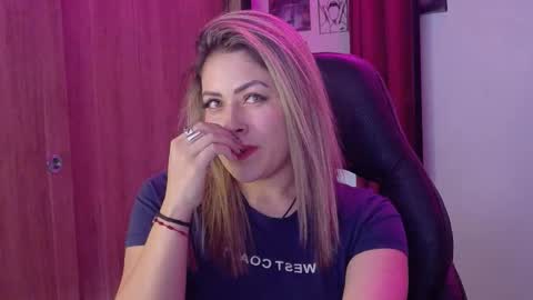 Diana Rojas  online show from 10-09-25, 02:09