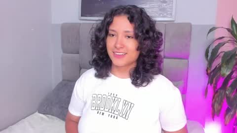 Snapshot of ivy_and_molly chatting on 09-23-25, 08:01 Ivy and Molly online show from 09-23-25, 08:01