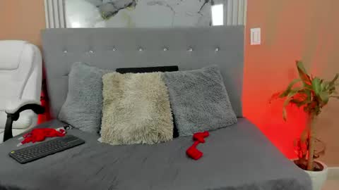 Ivy Heat online show from 04-19-26, 02:00