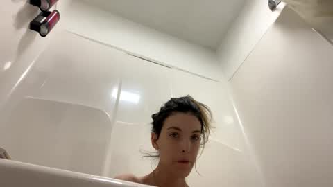 Snapshot of ivy_rose90 chatting on 04-29-26, 01:43 ivy_rose90 online show from 04-29-26, 01:43