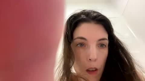 Snapshot of ivy_rose90 chatting on 05-01-26, 02:05 ivy_rose90 online show from 05-01-26, 02:05