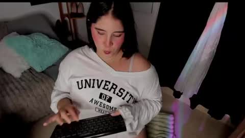 Snapshot of ivy_velvet chatting on 06-14-26, 01:47 I V Y online show from 06-14-26, 01:47