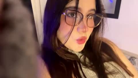 Snapshot of ivy_velvet chatting on 07-22-26, 01:52 I V Y online show from 07-22-26, 01:52