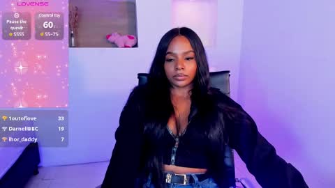 Snapshot of ivybliss8 chatting on 02-21-25, 06:37 i v y  b l i s s online show from 02-21-25, 06:37