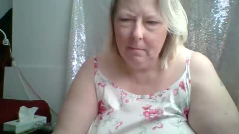 ivyjane3522 online show from 05-12-26, 02:14