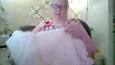 ivyjane3522 online show from 06-17-26, 04:30