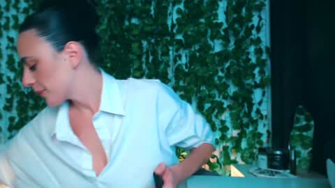 Miss Ivy online show from 12-08-24, 01:36