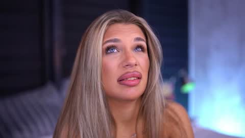 IvyRowa online show from 01-25-25, 12:06