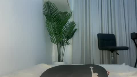 Snapshot of ivysnows chatting on 07-06-26, 04:20 ivysnows online show from 07-06-26, 04:20