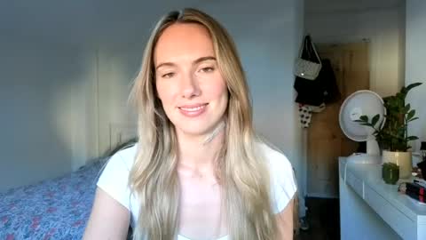 Snapshot of ivyyy1995 chatting on 06-20-26, 06:54 ivyyy1995 online show from 06-20-26, 06:54