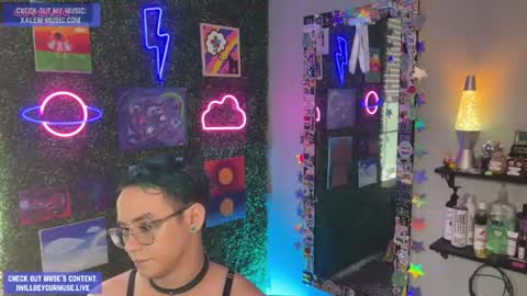 Snapshot of iwillbeyourmuse chatting on 07-07-26, 11:20 Muse hethey online show from 07-07-26, 11:20