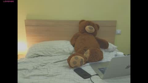 Snapshot of izaak_lover chatting on 05-03-26, 11:49 Izaak online show from 05-03-26, 11:49