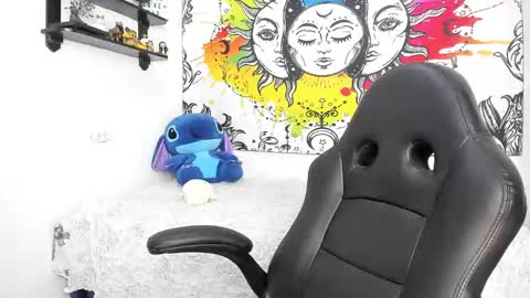Snapshot of izan_jensen chatting on 09-20-25, 11:06 Izan online show from 09-20-25, 11:06