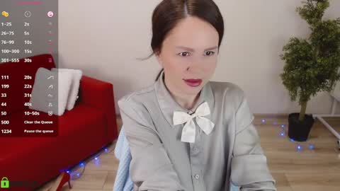 Queen of nylon  Victoria online show from 04-09-26, 05:18