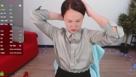 Queen of nylon  Victoria online show from 05-04-26, 05:47
