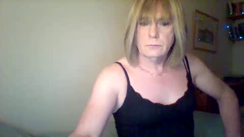 Snapshot of izzy_mchoney chatting on 12-29-24, 02:06 izzy_mchoney online show from 12-29-24, 02:06