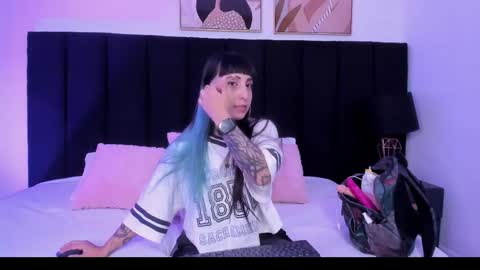 Snapshot of izzy_moon7 chatting on 06-05-26, 11:49 Izzy moon online show from 06-05-26, 11:49
