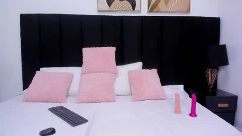 Snapshot of izzy_moon7 chatting on 06-07-26, 11:14 Izzy moon online show from 06-07-26, 11:14