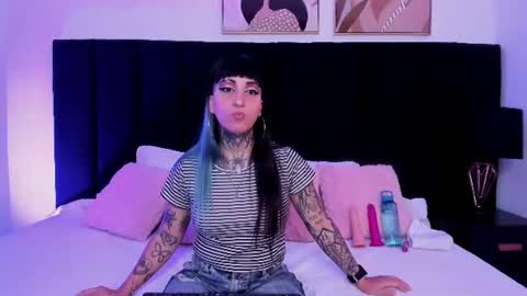 Snapshot of izzy_moon7 chatting on 06-15-26, 11:12 Izzy moon online show from 06-15-26, 11:12