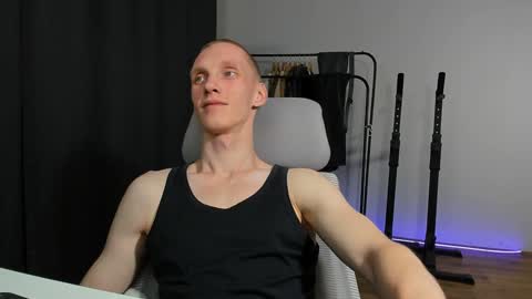 Snapshot of j_akira13 chatting on 01-06-25, 04:44 Danny online show from 01-06-25, 04:44