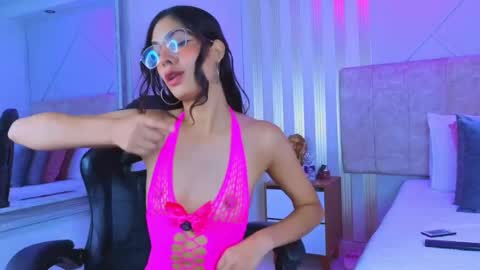 j_belle_ online show from 04-21-26, 12:11