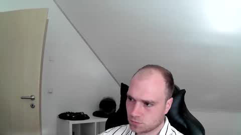 Snapshot of j_german783377 chatting on 05-24-26, 06:18 here4y online show from 05-24-26, 06:18
