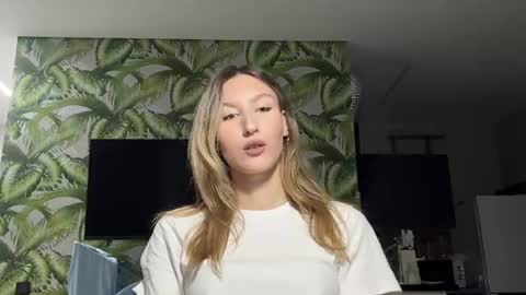 Snapshot of jacalynlatterell chatting on 07-19-26, 06:22 eustoma3 online show from 07-19-26, 06:22