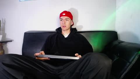 INDEPENDENT MODEL online show from 12-28-24, 10:47