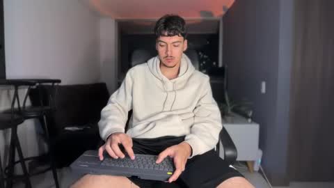 INDEPENDENT MODEL online show from 11-29-25, 04:48