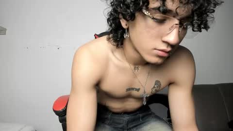 Snapshot of jackestaylor chatting on 11-19-25, 05:07 Jackes Taylor online show from 11-19-25, 05:07