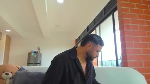 Snapshot of jackson_wayne__ chatting on 05-10-26, 01:49 Jackson Wayne online show from 05-10-26, 01:49