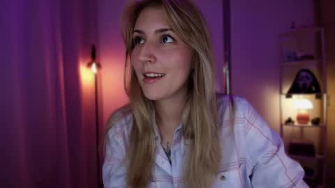 Linda Sofia help me get to 100 thumbs up online show from 04-04-26, 12:42