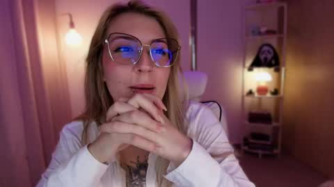 Linda Sofia help me get to 100 thumbs up online show from 04-24-26, 01:41