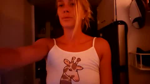 Jade Fex online show from 05-17-26, 01:47